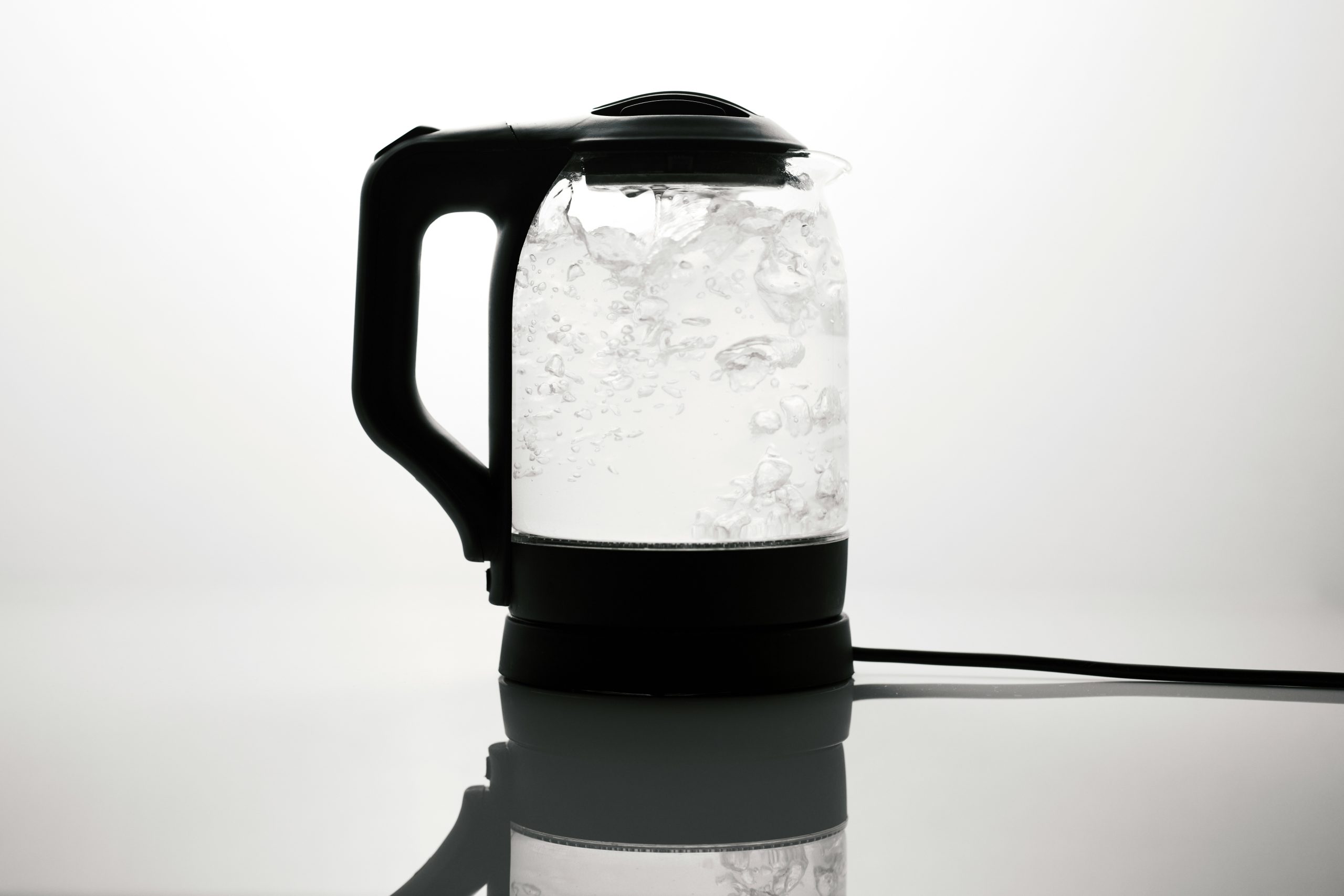 洗練されたデザインの電気ケトル